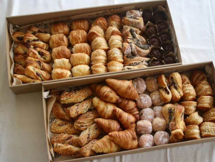 100 mini mixed pastries Frenchie Toquee