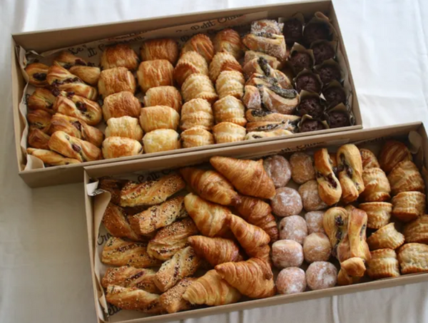 100 mini mixed pastries