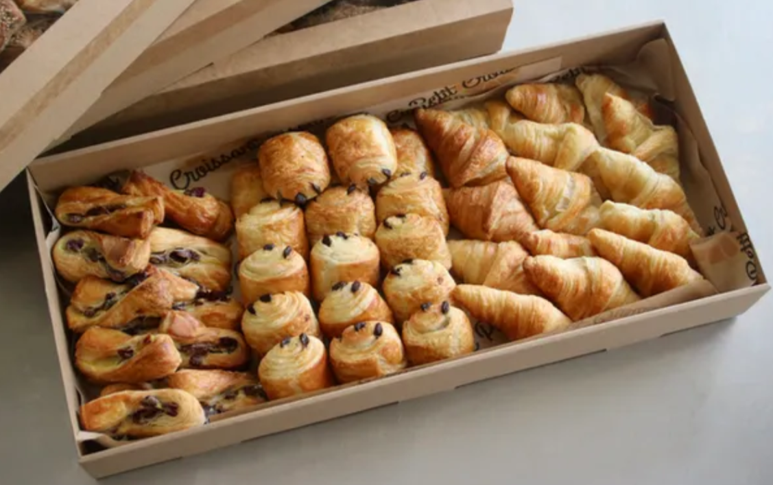 15 Mini Croissant + 15 Mini Pain au Chocolat + 15 Mini Chocolate Twist