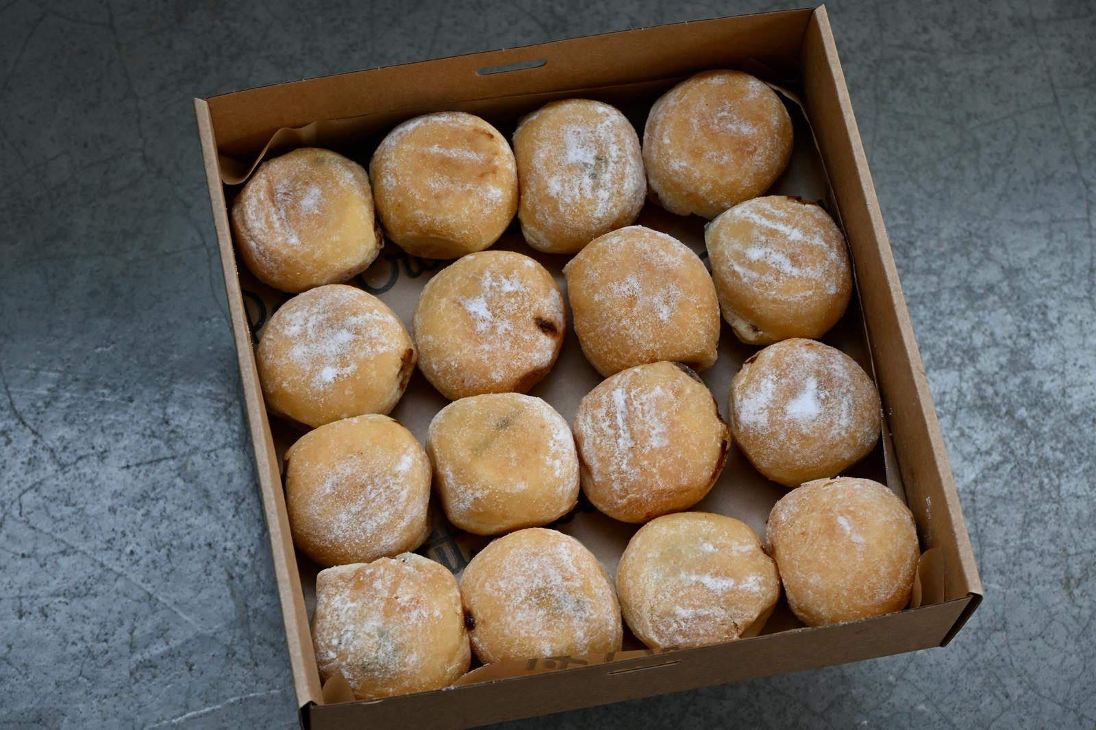 16 Mini Chocolate Hazelnut Beignets