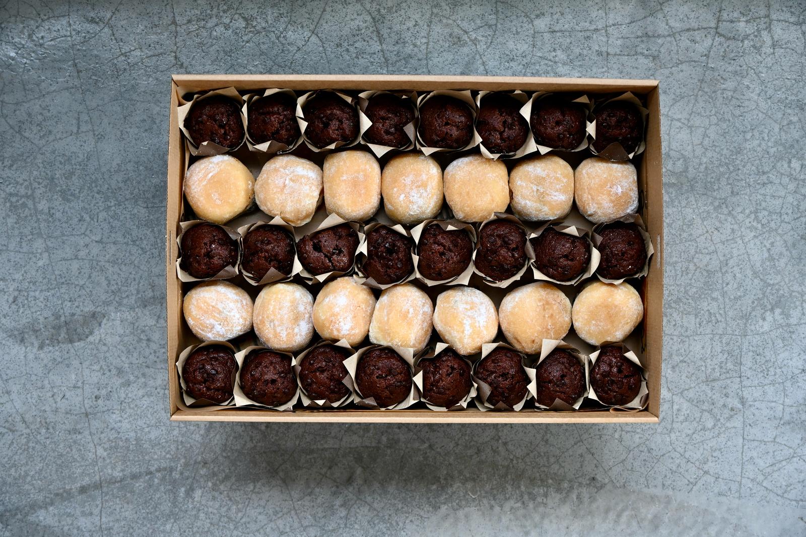 24 Muffins & 14 Beignets