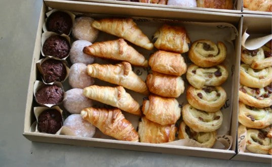 25 mini mixed pastries