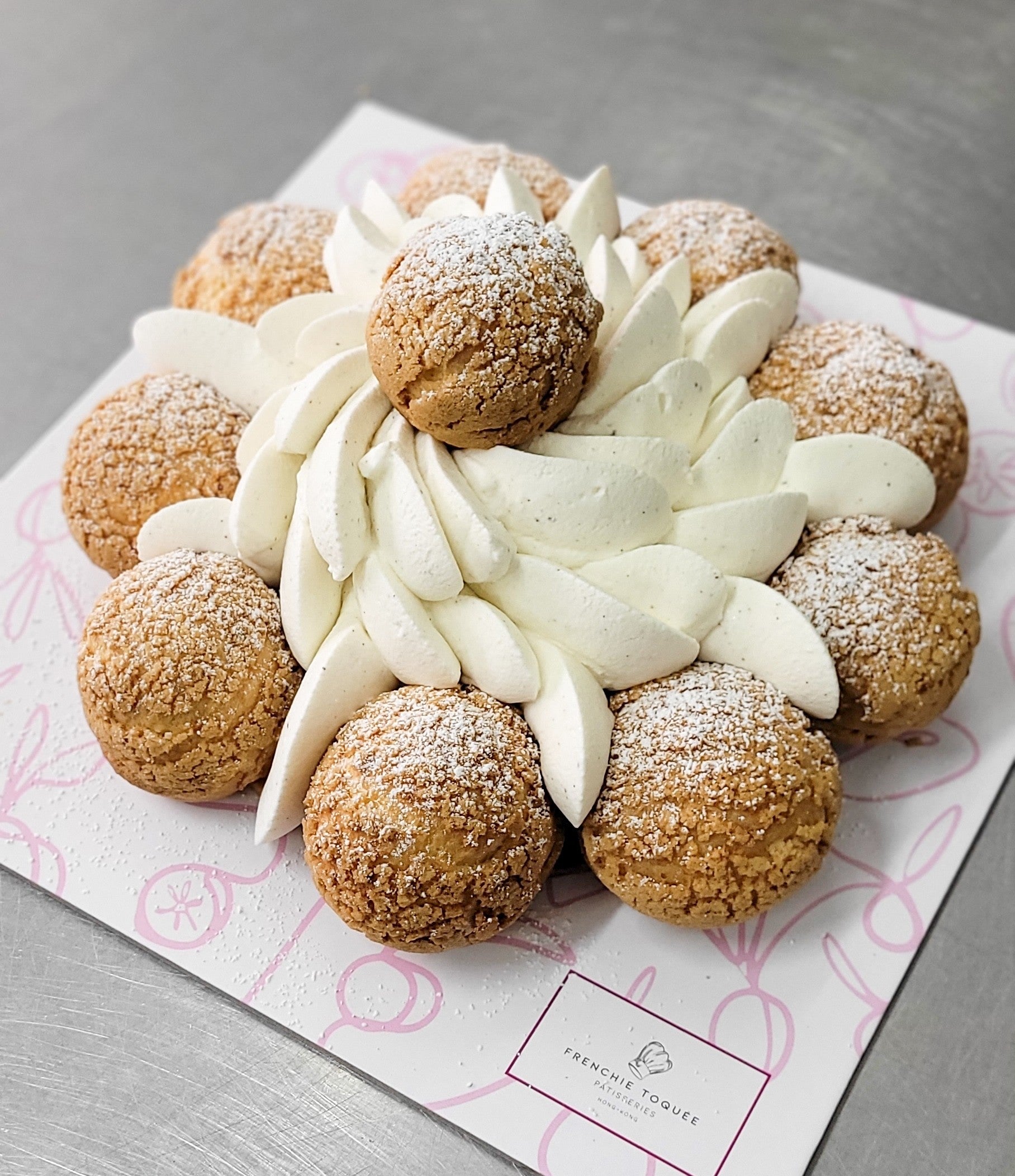 Classic French patisserie, we make our Saint Honore with our flaky pie crust, delicate vanilla cream, handmade praline paste and choux. Crispy and simply delicious, which make it one of the best birthday cake in Hong Kong.
