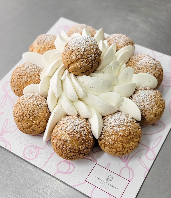 Classic French patisserie, we make our Saint Honore with our flaky pie crust, delicate vanilla cream, handmade praline paste and choux. Crispy and simply delicious, which make it one of the best birthday cake in Hong Kong.