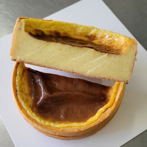 Our Vanilla Parisian Flan is creamy cake, like a French vanilla egg tart. This cake is the typical Sunday lunch dessert for Parisian families.