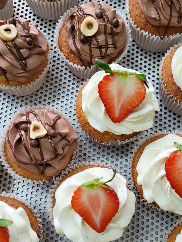 Our cupcakes are definitely one of the best cupcakes in Hong Kong. Made with vanilla base and topped with a choice of either vanilla or chocolate cream.