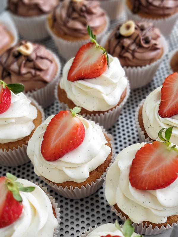 Our cupcakes are definitely one of the best cupcakes in Hong Kong. Made with vanilla base and topped with a choice of either vanilla or chocolate cream.