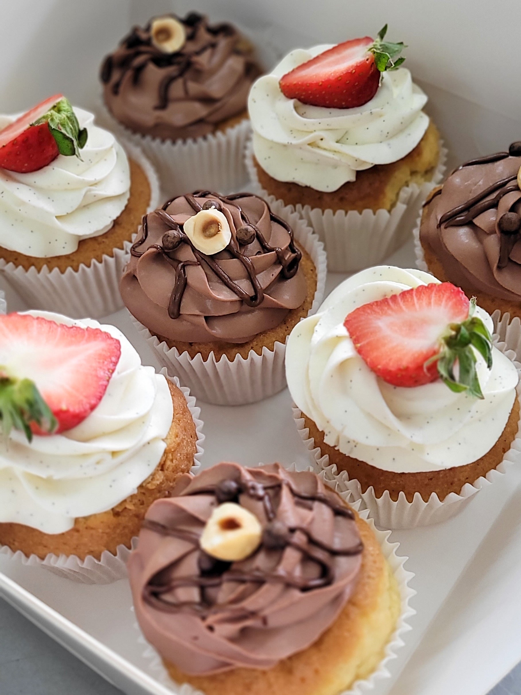 Our cupcakes are definitely one of the best cupcakes in Hong Kong. Made with vanilla base and topped with a choice of either vanilla or chocolate cream.